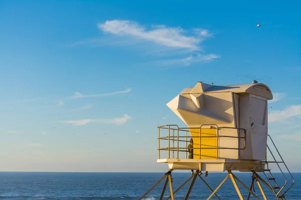 Lifeguard hut in La Jolla shore — Stock Photo, Image