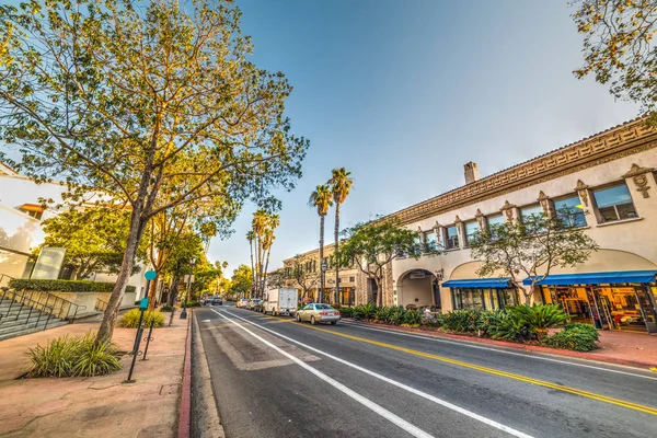 State street in Santa Barbara bij zonsondergang — Stockfoto