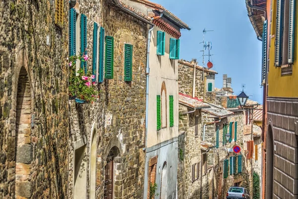 Причудливые фасады Тосканы — стоковое фото