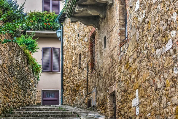 Pequeña escalera en Toscana — Foto de Stock