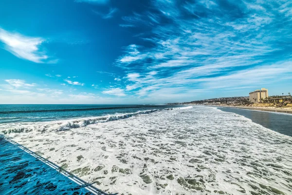 Pacific beach under clouds — Stock Photo, Image