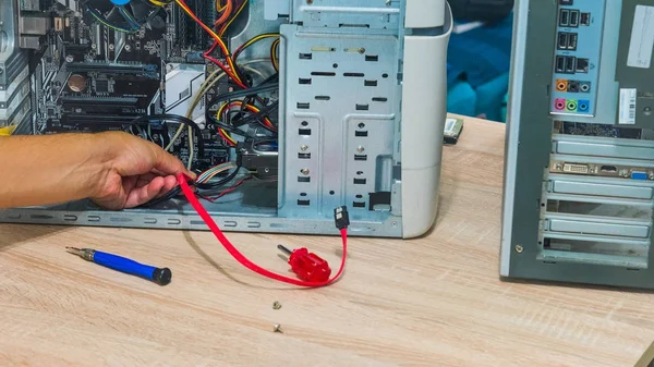 teknisyen el bir bilgisayar tamir