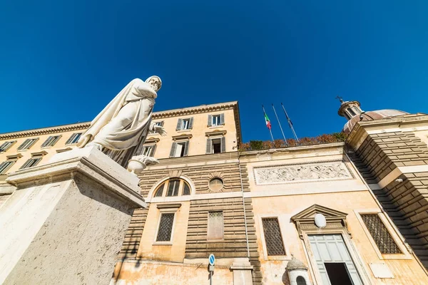 Estatua alegórica de invierno en Piazza del Popolo —  Fotos de Stock