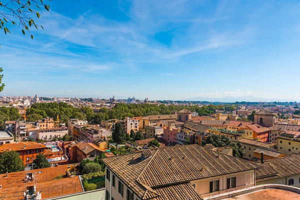 Vista panorámica de Roma en un día soleado — Foto de Stock