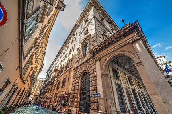 Via della Colonna Antonina en Roma — Foto de Stock