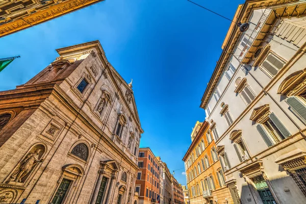 Elegante gebouwen in het centrum van Rome — Stockfoto