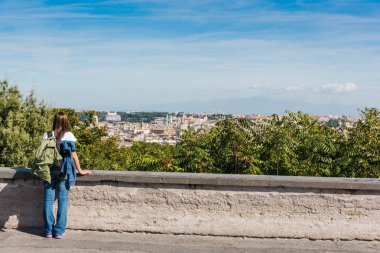 Janiculum Promenade kız 