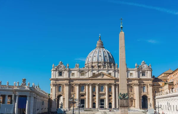 Saint Peter cathedral in Vatican City — Stock Photo, Image
