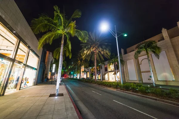 Palm trees in Rodeo Drive at night — Stock Photo, Image