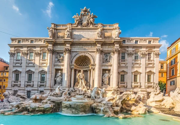 Dünya ünlü Fontana di Trevi Roma