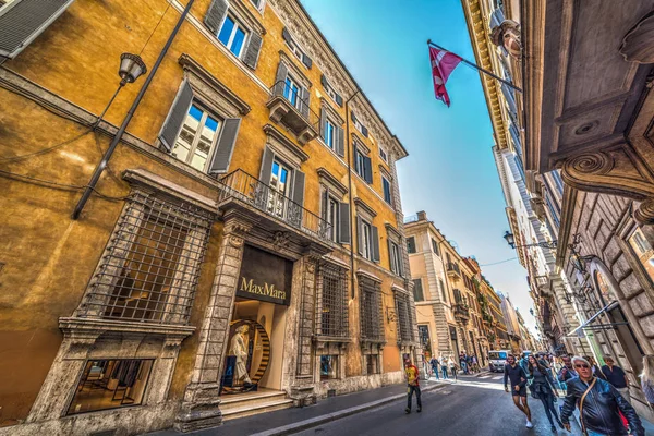 Mensen in Via dei Condotti — Stockfoto