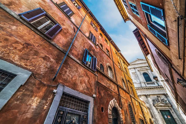 Enge Straße in Rom — Stockfoto