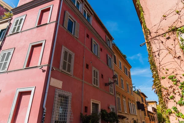 Färgglada byggnader i Trastevere — Stockfoto