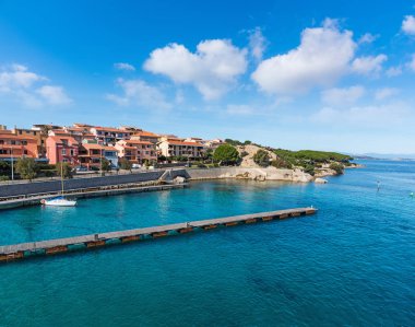 La Maddalena shore üzerinden bulutlar