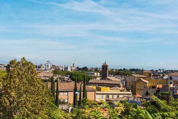 Paisaje urbano de Roma en un día soleado — Foto de Stock
