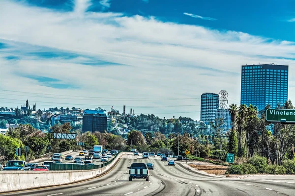 Los Angeles 101 otoyol üzerinde bulutlar — Stok fotoğraf