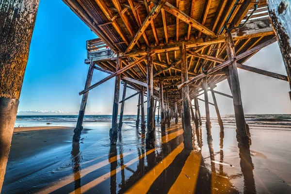 Postes debajo del muelle de Newport Beach —  Fotos de Stock