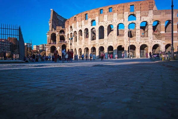 Coliseo de fama mundial al atardecer —  Fotos de Stock