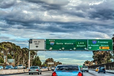Los Angeles'ta 405 otoyol çıkış işaretleri