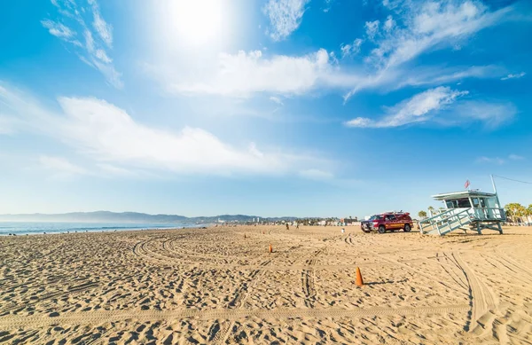 Cabana de salva-vidas e caminhão em Venice Beach — Fotografia de Stock