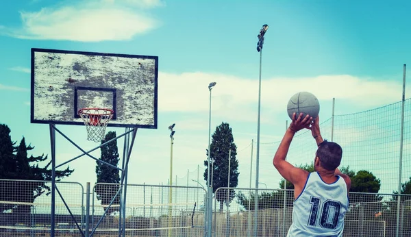 Basketbalista v vintage tón — Stock fotografie