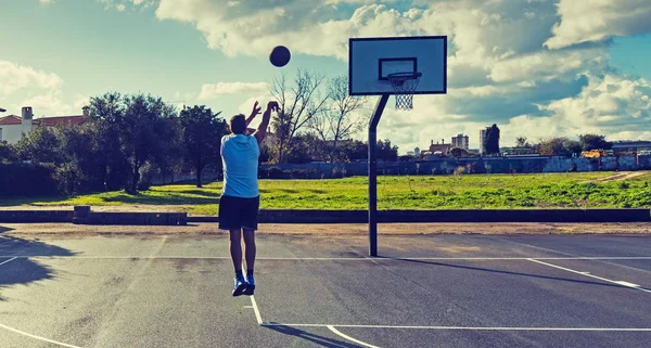 Basketball player shot seen from behind — Stock Photo, Image