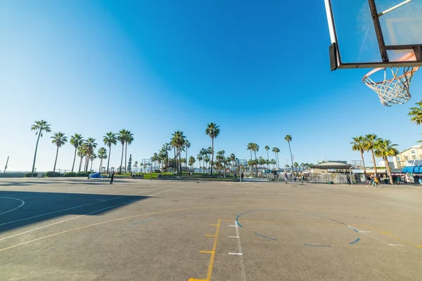 Basketballplatz am venezianischen Strand — Stockfoto