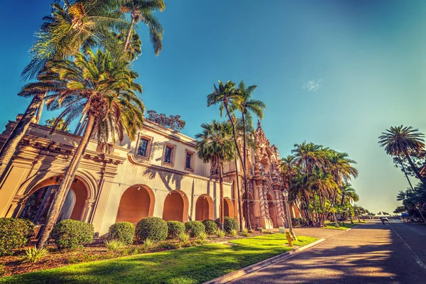 Arcade in Balboa Park on a sunny day — Stock Photo, Image