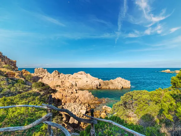 Színes partvonal a Costa Paradiso — Stock Fotó