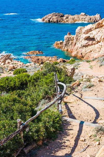 Sendero hacia el mar en Costa Paradiso — Foto de Stock