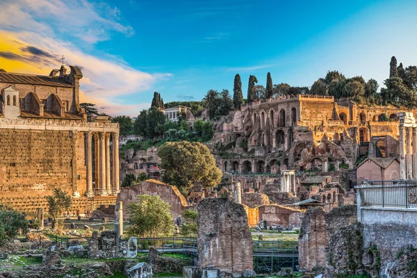 Foros imperiales mundialmente famosos en Roma —  Fotos de Stock