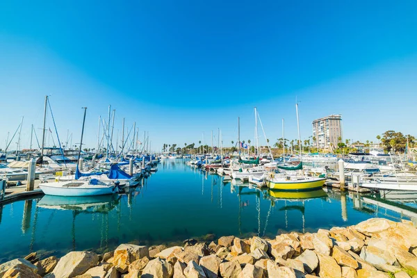Clear sky over Oceanside harbor — Stock Photo, Image