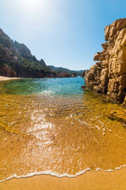 Costa Paradiso üzerinde parlayan güneş