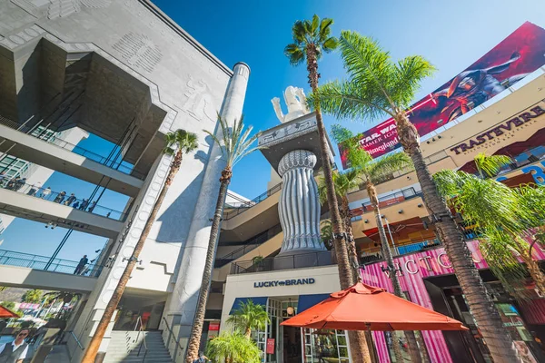 Hollywood & Highland mall on a sunny day — Stock Photo, Image