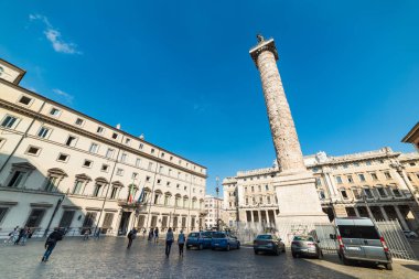 Palazzo Chigi açık bir gökyüzü altında