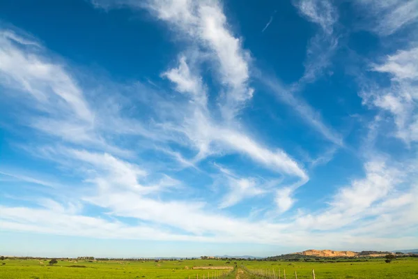 Mračna nad cuntryside Sardinie — Stock fotografie