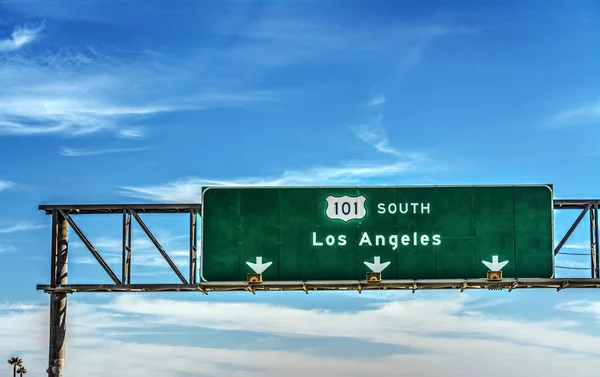 Señal de dirección de Los Ángeles en la autopista 101 hacia el sur — Foto de Stock