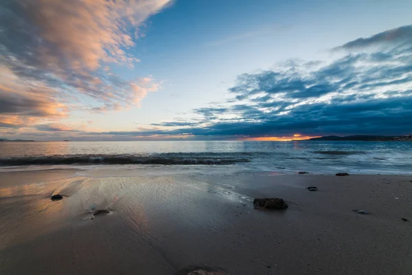 Zatažené obloze v Alghero při západu slunce — Stock fotografie