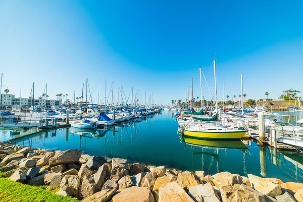 Oceanside harbor under a blue sky — Stock Photo, Image