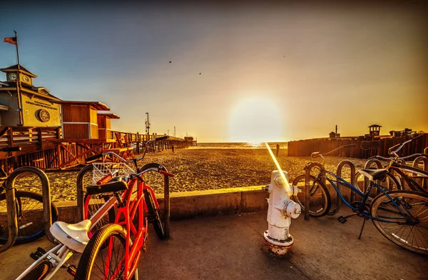 Bikes in Newport Beach at sunset — Stock Photo, Image