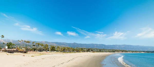 Sable blanc sur le rivage de Santa Barbara — Photo