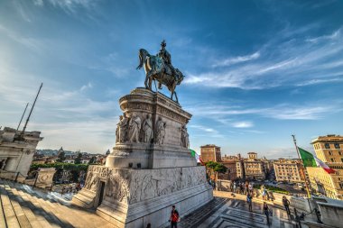 Sunak vatanın Vittorio Emanuele II heykeli