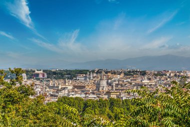 Roma üzerinde mavi gökyüzü