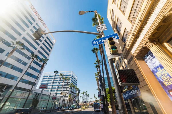 Ήλιο να λάμπει πάνω κόσμο διάσημο Hollywood boulevard — Φωτογραφία Αρχείου