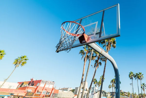 Basketballkorb im venezianischen Strand — Stockfoto