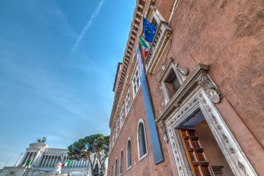 Arka planda vatanın sunak ile Venedik Sarayı