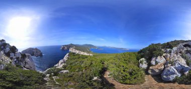 360 derece görünümü Capo Caccia kıyı şeridi