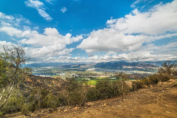Nuvens sobre o vale de San Fernando — Fotografia de Stock
