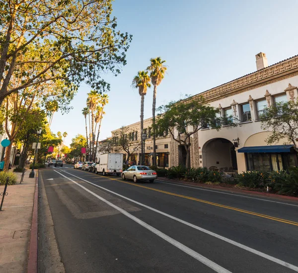 Rua estadual em Santa Barbara ao pôr-do-sol — Fotografia de Stock