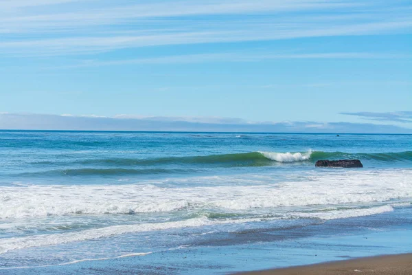 Waves in Central California coastline — Stock Photo, Image
